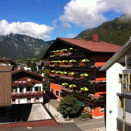 Hotel Tiroler Adler - Bed And Breakfast Waidring Esterno foto
