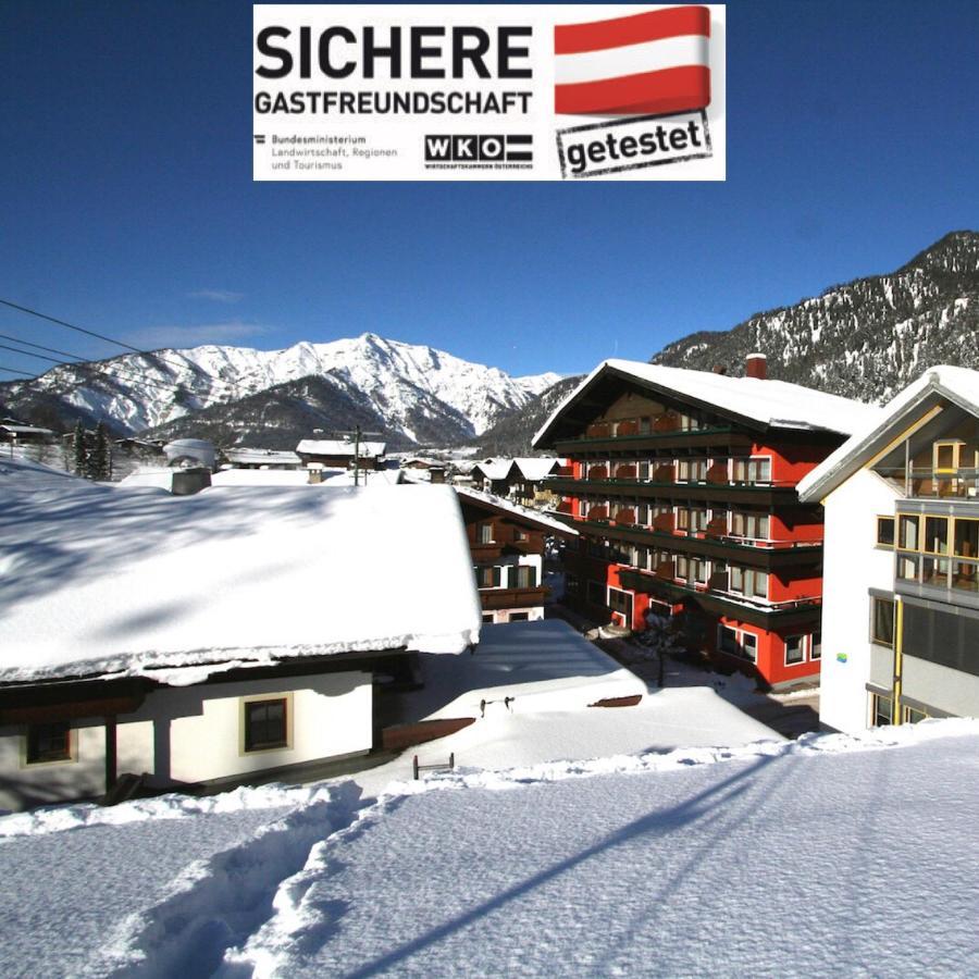 Hotel Tiroler Adler - Bed And Breakfast Waidring Esterno foto