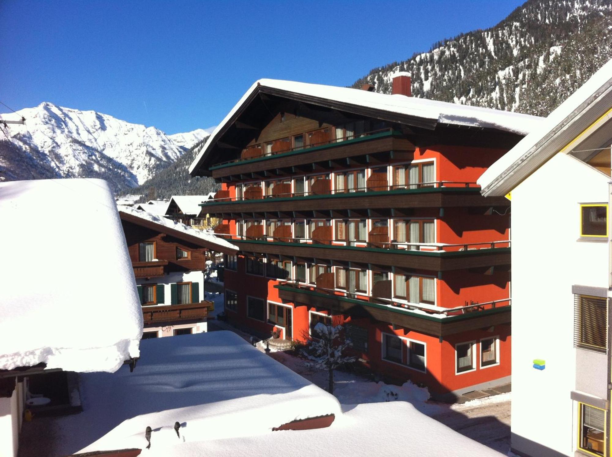 Hotel Tiroler Adler - Bed And Breakfast Waidring Esterno foto