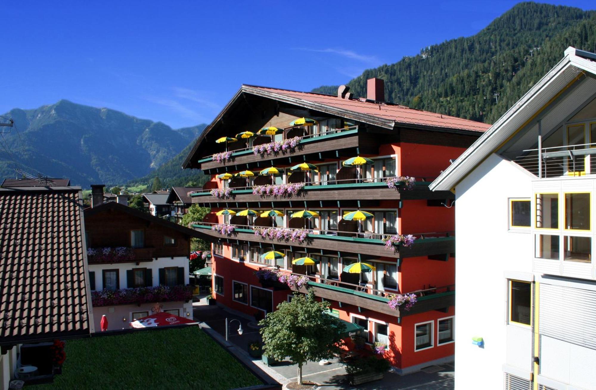 Hotel Tiroler Adler - Bed And Breakfast Waidring Esterno foto