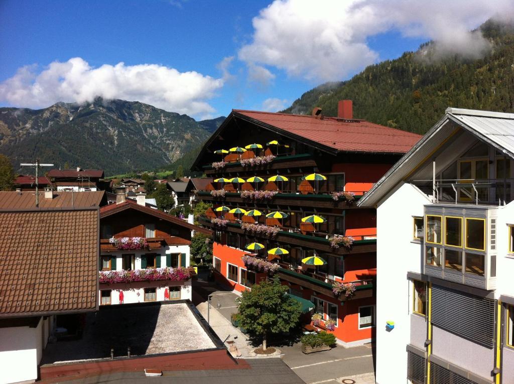 Hotel Tiroler Adler - Bed And Breakfast Waidring Esterno foto